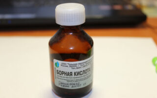 Как проводят лечение борной кислотой грибка стопы